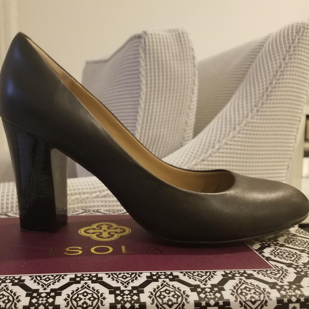 Isola Black Pumps